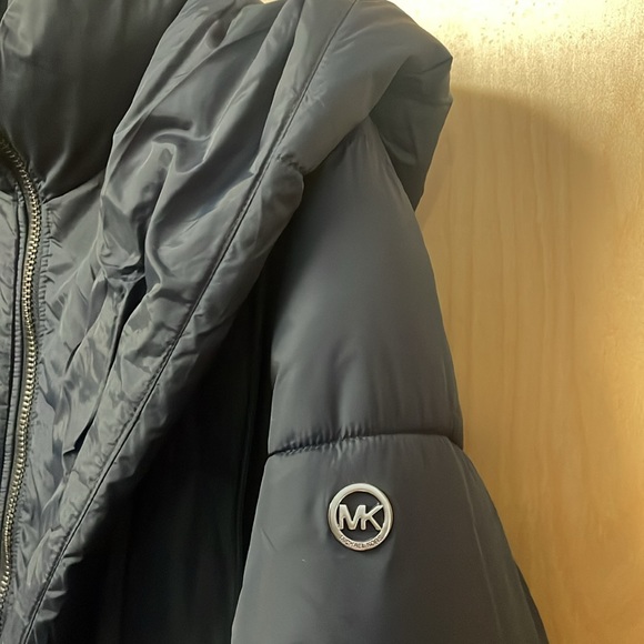 NWT MICHAEL KORS flawless, midi jacket. Dark blue, size Large. Zipper pockets. - Picture 8 of 16